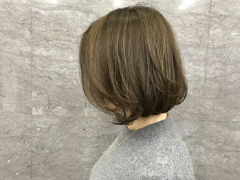 グレージュカラーにハイライト